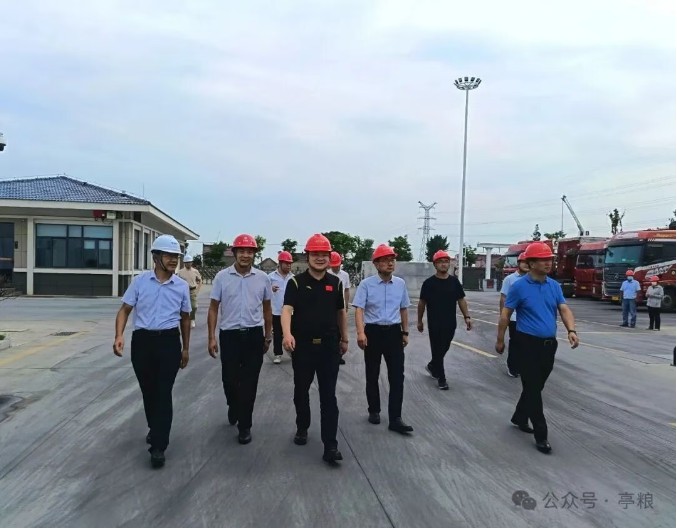中儲(chǔ)糧江蘇分公司吳建明總經(jīng)理一行到亭糧集團(tuán)儲(chǔ)備糧公司調(diào)研
